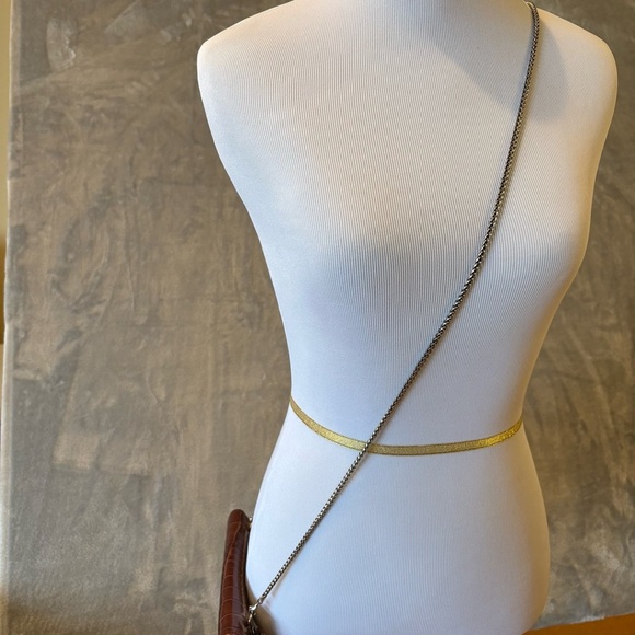 Elegant Croc-Embossed Crossbody Silver Chain Strap Purse - Picture 12 of 12